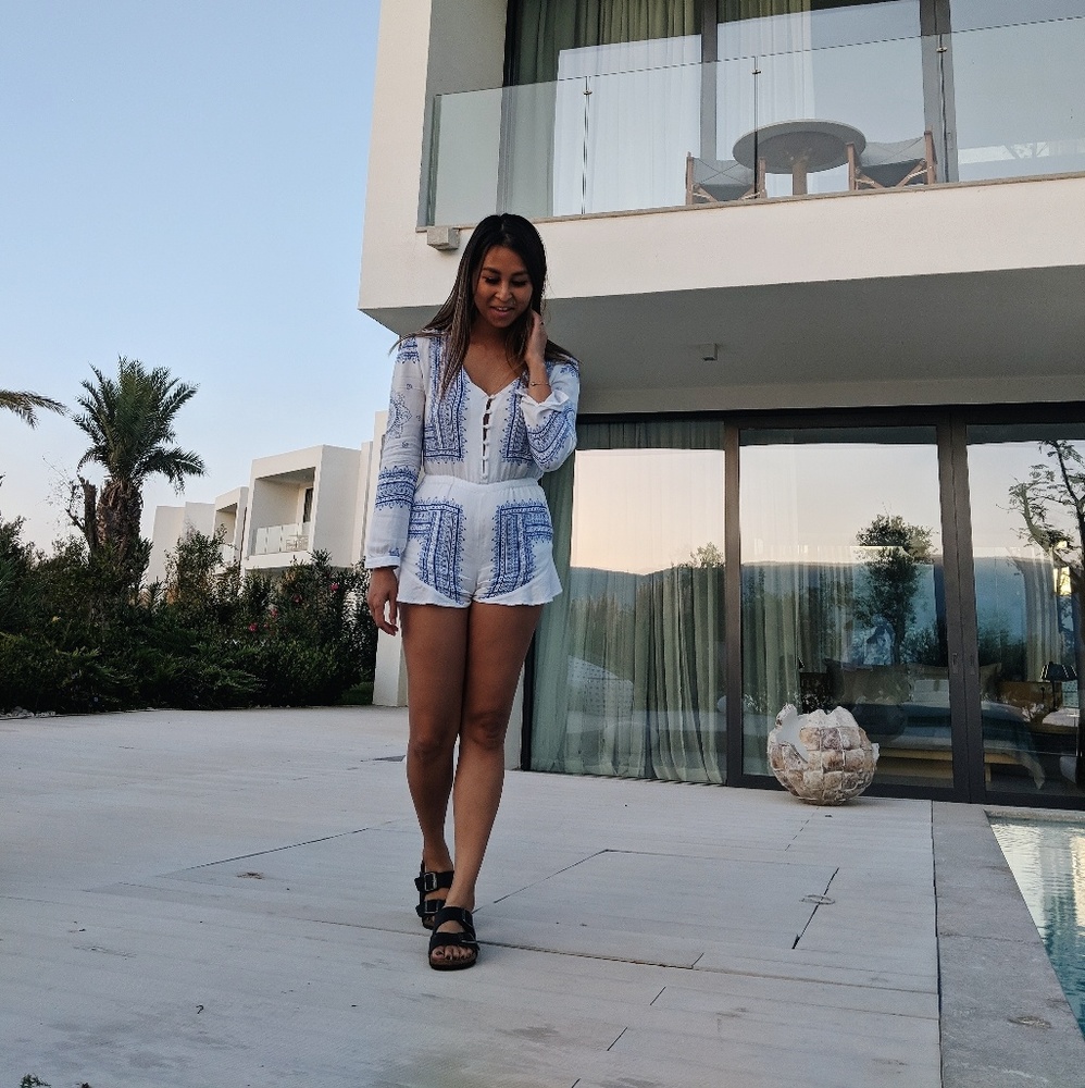 The Jetset Diaries settle down romper size xs